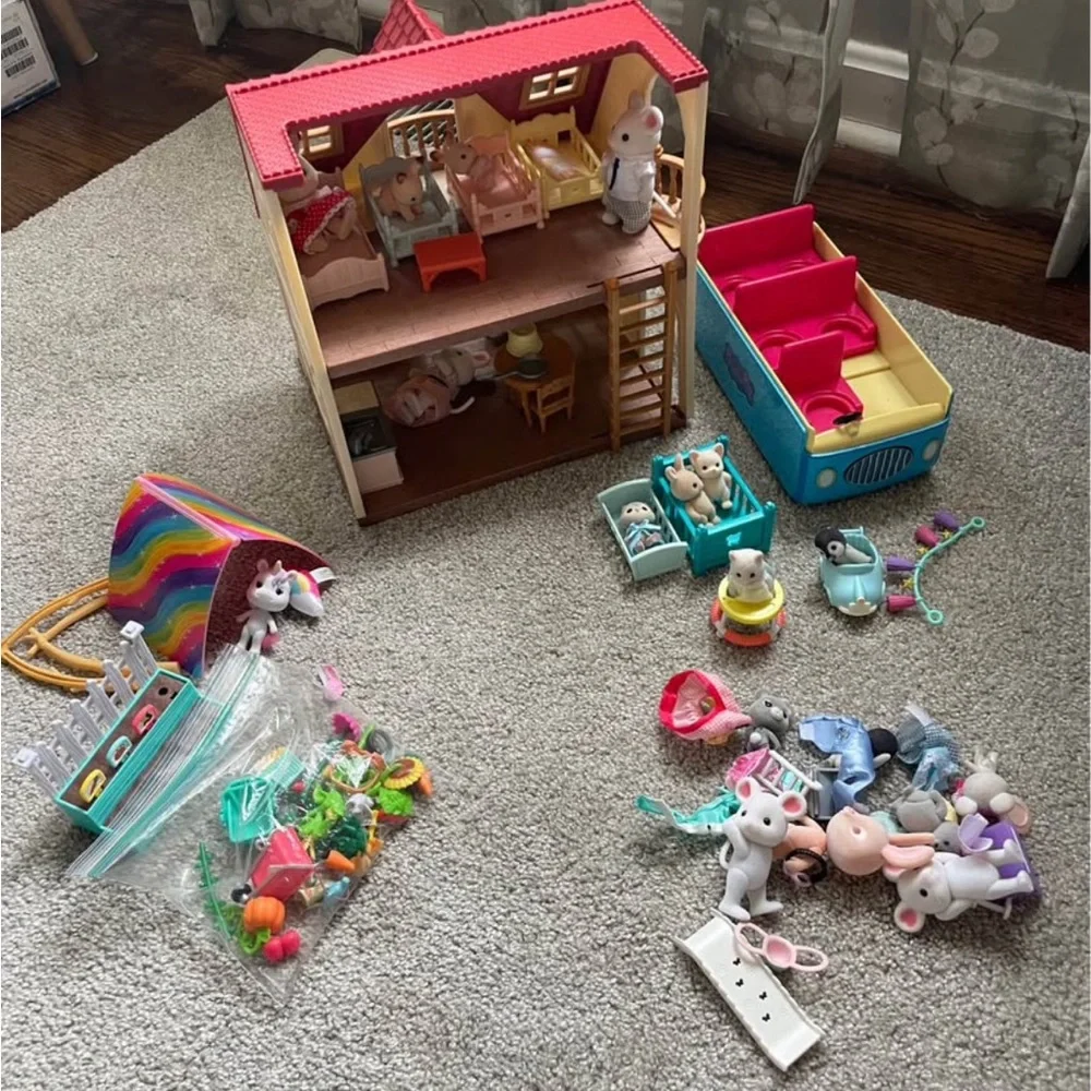 Calico Critters Dollhouse with Accessories - Picture 1 of 1
